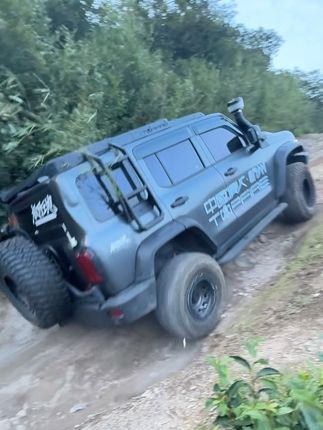 坦克330这个暴力爬坡如何!虽然没去阿拉善,旗帜怎么得也得插一个#坦克330 #老虎潭越野 #原创视频 #上热门🔥