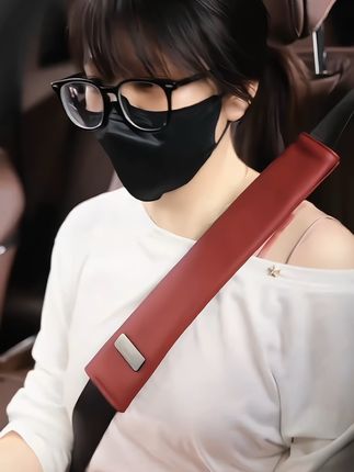 #汽车安全带护肩套 平时开车总觉得安全带勒得难受,可以用上这个汽车安全带护肩套,它是加长设计,肤感皮材质超柔软,避免安全带缓解摩擦,保护肩膀。#安全带护肩套 #安全带护肩 #汽车安全带护肩 #安全带护肩套新款