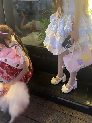 #遛狗天花板 ,人美心善有爱心进群#你的jk女孩 #让夜色看见你的光 #情绪稳定的小狗#橱窗好物