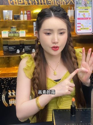 唇膏 嘴巴有干裂 有唇纹起皮就用它 橘红色 涂上去嘴巴嘟嘟嫩嫩的 保湿 一整天保护我们的嘴巴#唇膏