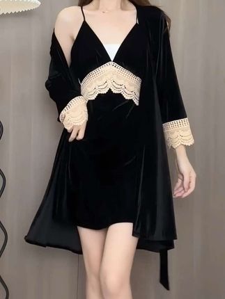 喜欢随心所欲又时髦的可以试一下这条丝绒小黑裙 #睡衣裙 #睡衣秀 #睡衣女#性感睡衣 #爱了爱了