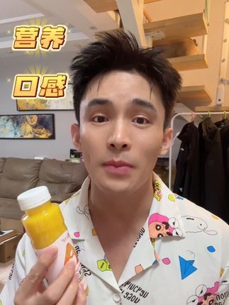 喜欢吃富士苹果的也会喜欢这个富士果汁,一口下去跟生啃苹果一样爽口,hpp富士苹果汁纯苹果汁,第一次喝不加水的纯苹果汁,太过瘾了#富士苹果汁 #苹果汁 #纯苹果汁 #hpp苹果汁