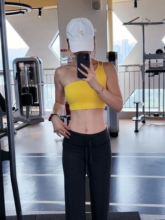 终于买到黄色了 #健身 #爱健身的小姐姐 #健身穿搭 #撸铁女孩 #瑜伽