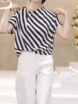 #夏季穿搭 #穿出自己的风格自信 #洋气小衫 #短袖t恤 #短袖t恤