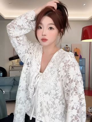 非常万能的一件打底衫晶咕【薇薇安】韩系蕾丝钩花连帽V领长袖上衣#这也太好看了 #我又心动了 #穿出自己的风格 #ootd穿搭 #穿出高级感