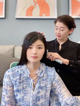 爸妈和奶奶都说不要走,但是我觉得在妈妈家太久了,考虑了很久直到今天六六打电话说:妈妈我在美术班,奶奶忘记来接我了……孩子只记得我的电话,我突然发现离开太久了,先回家了,我的宝贝们也想妈妈了……@幸福阿姨 yi