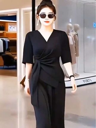 设计感时尚气质套装女夏季V领绑带修身收腰显瘦上衣阔腿裤两件套#显瘦上衣阔腿裤两件套#设计感时尚套装#气质女套装#收腰显瘦套装#爆款热卖中