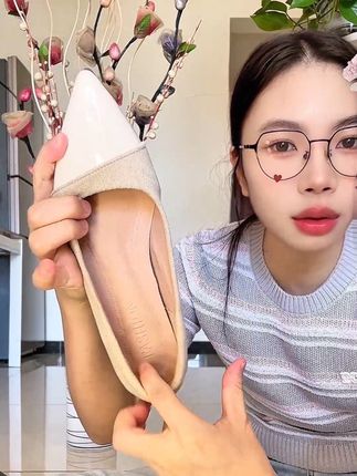 很精致很显高级的一双小单鞋,软软乎乎,脚感绝了,关键你看我才用了多少钱?##尖头单鞋 #平价鞋子 #内增高女鞋