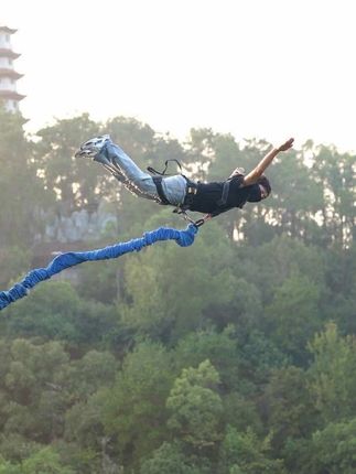 我始终不明白,两个注定不能在一起的人,为什么要安排他们相遇。#蹦极小四#石燕湖蹦极#长沙