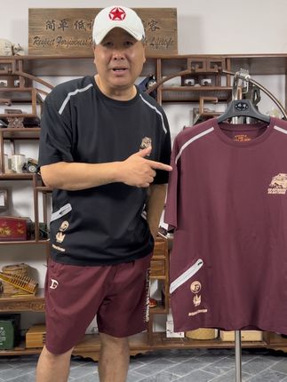 黑色来了,等不及红色或者红色不是您的菜,那就穿黑色! ,#短袖推荐 #道格拉斯原创设计男装 #大叔搭配 #短袖t恤男 #休闲男装