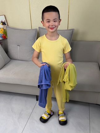 韩版家居服来喽,面料柔软弹力大,上身冰冰凉凉的,太舒服了 #潮童穿搭 #潮童必备 #高品质童装 #谁穿谁好看