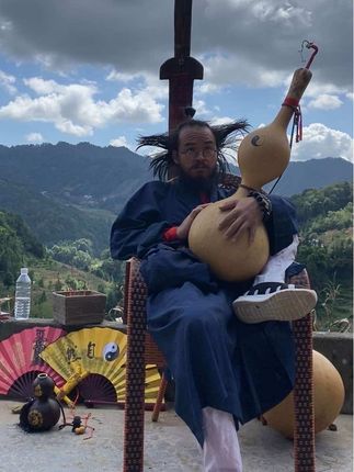 气顺能驱千般邪,心清可悟万物理。#山居生活 #道系青年