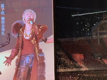 人类用沙 想捏出梦里通天塔
为贪念不惜代价
算了吧 懒得去挣扎
别害怕 我们都孤寡
动物世界歌词的含金量还在上升
#薛之谦 #动物世界 #谦友 #薛之谦万兽之王 #薛之谦演唱会repo @抖音小助手