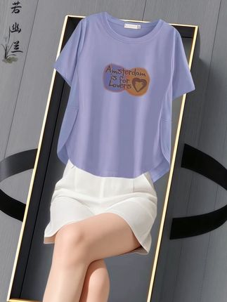 慵懒松弛感T恤来咯✨ ,下摆弧度藏肉又别致,印花戳中浪漫DNA,日常出街好搭到开挂~,#休闲穿搭 #夏季穿搭 #时尚T恤 #减龄穿搭 #潮流穿搭