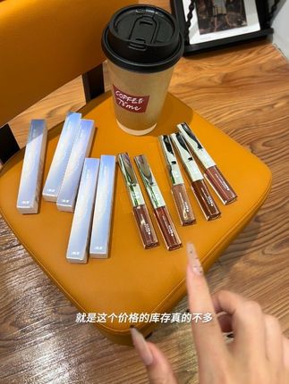 哇哇哇!我也是有出息了,竟然全款拿下了UBUB家的双头唇釉!趁现在价格划算,直接闭眼薅啊#双头唇釉#唇釉试色 #学生党平价唇釉