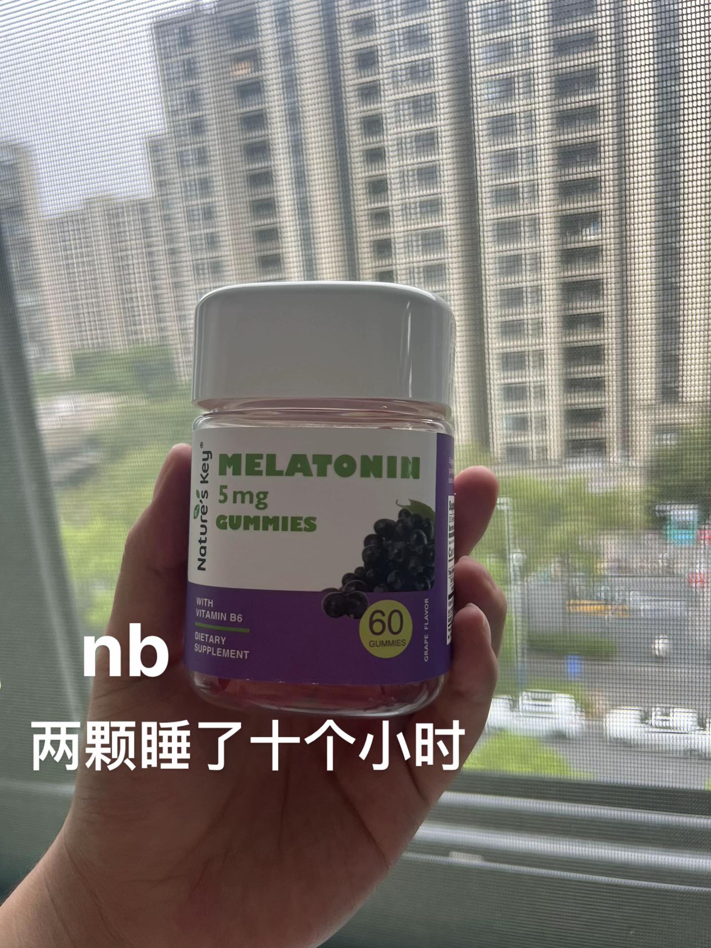 我们都被困在了这孤独的夜。#自己上厕所 #褪黑素软糖