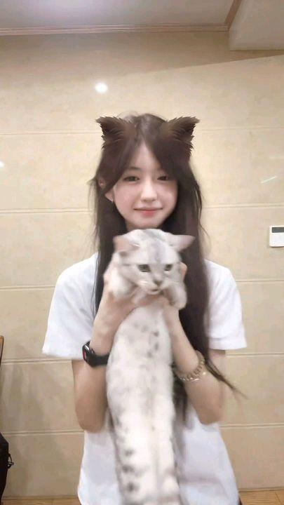 #手势舞 #猫咪手势舞 #萌妹子 #甜妹统治世界🎀 #戴馨菲