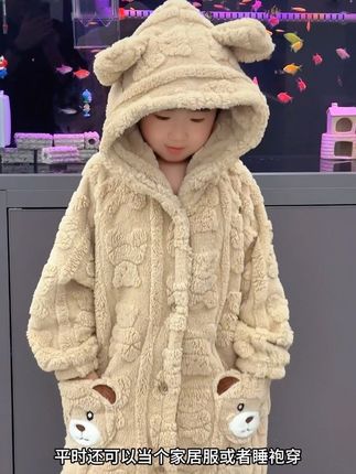 大降温了,给儿子入手了一款连帽浴袍,洗完澡一穿可暖和了,平时还可以当家居服或者睡袍穿,超可爱的卡通图案,赶快安排上吧#儿童浴袍 #浴袍#儿童家居服#家居服 #睡袍