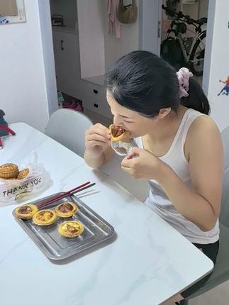 这个皇家小虎的蛋挞已经回购了3次了,每次儿子回来烤5个(一锅只能放下5个)他吃3个,我吃2个#vlog日常 #日常分享 #蛋挞皮