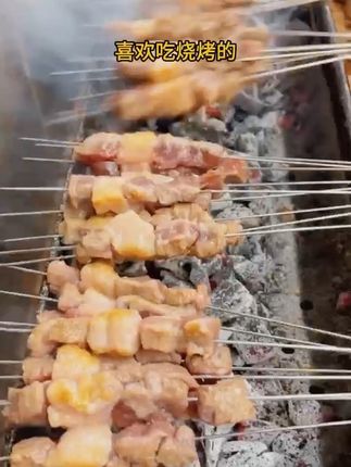 吃烧烤的灵魂蘸料 喜欢吃烧烤的宝子们,咱家的大颗粒果仁蘸料嘎嘎好吃#家乡味道的美食 #烤肉蘸料 #撒料 #蘸料 #烧烤