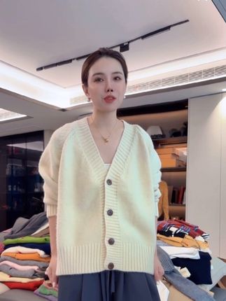 慵懒风V领毛衣外套女春秋新款复古设计感中长款针织开衫上衣外搭#高级感穿搭 #极简穿搭 #针织衫 #时髦穿搭 #开衫穿搭