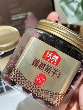 真的建议所有黄黑皮女生都把零食换成沃隆蔓越莓干,每一颗都又大又饱满,果肉贼厚实,果香味超浓郁,姐妹们一定要吃起来#好吃到停不下来 #蔓越莓干