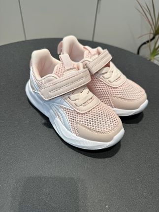 #德尔惠 真不是我有病.暑假才过半就给孩子买开学战靴!主要是德尔惠现在打折到手价格巨划算!#运动鞋 #童鞋 #儿童运动鞋