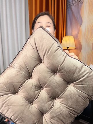 餐椅办公椅都能用的都能用的防滑坐垫,厚实还耐脏,合适#坐垫 #毛绒坐垫#实用好物 #居家好物