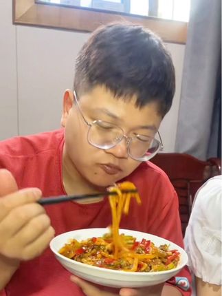 宅家解锁新疆味,米辣德麦子清真炒米粉太绝了!嗦一口香到跺脚,一家人都爱这口地道劲儿~#地方特色美食 #百吃不厌 #新疆特色清真炒米粉