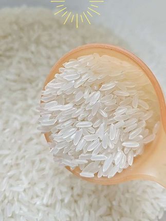 新米茉莉,香入饭 泰甄猫牙米,2025新米真空锁鲜。开袋茉莉香扑鼻,长粒饱满。煮后饭粒透亮,嚼着带甜,凉了也不硬。10斤装耐吃,配家常菜,清香熨帖。#粮油米面 #大米#长粒香米#优质农产品#超便宜超划算