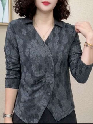 #遮肉显瘦穿搭 #面料舒适透气 #百搭上衣 #洋气小衫 #质量杠杠的好