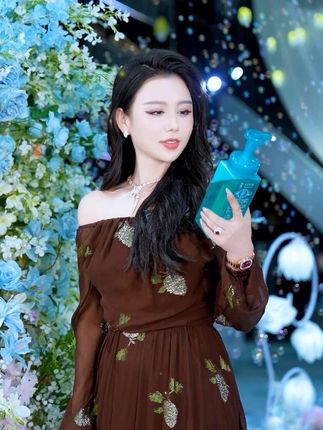 高级优雅香,女王限定香氛沐浴露!香到老公都忍不住早点回家!#国岳夫妇 #国岳女王