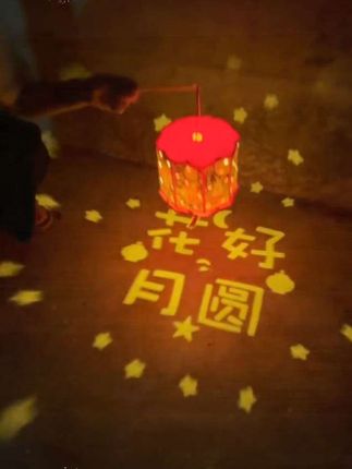 小朋友喜欢的中秋节手工灯笼,简单几步就能安装好,锻炼小朋友动手能力,一起试试吧?#中秋节手工灯笼 #亲子手工#手工diy