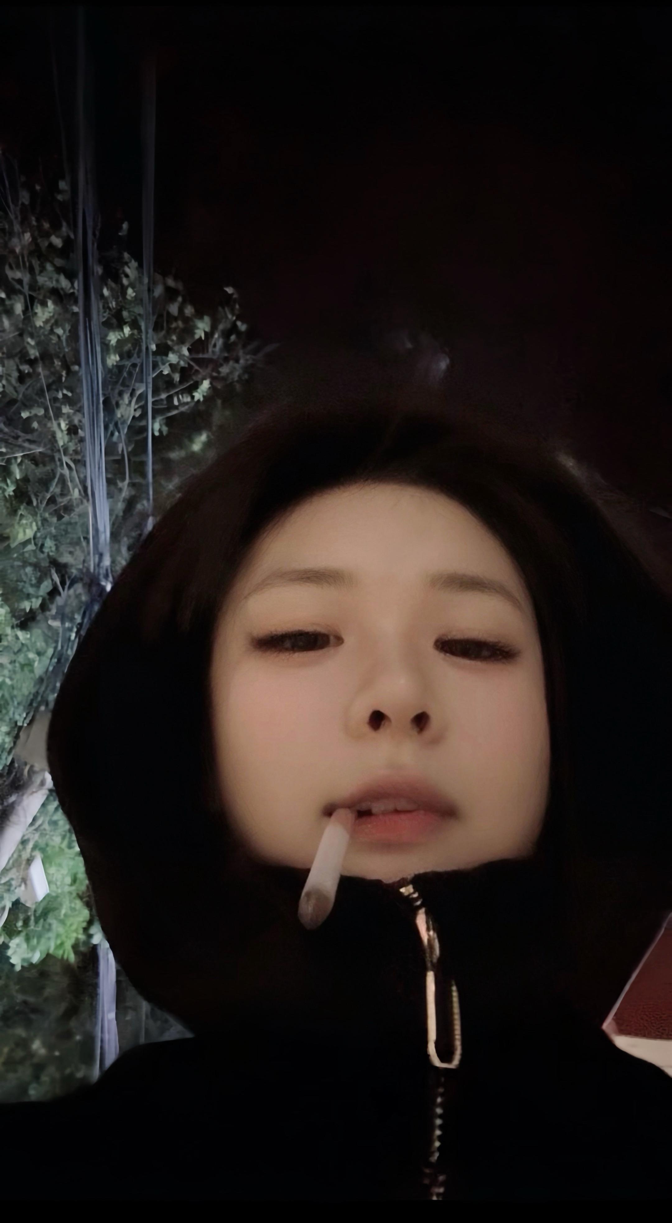 有时候很想辩驳什么 但又觉得这样会让一切变的绵延不断 算了吧 只看到我坏的一面也行