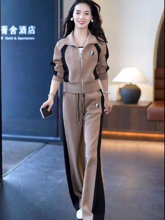 #上热门🔥 #时尚气质穿搭 #休闲减龄穿搭 #运动套装 #穿出自信穿出美丽