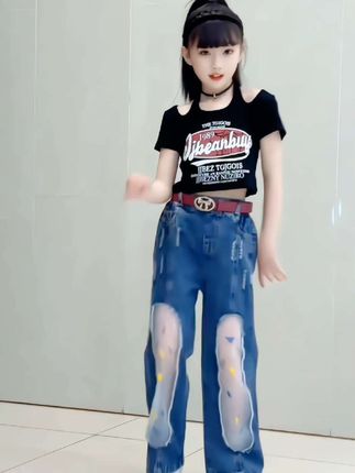 #上热门 小孩子的风格不要圈的太死,可爱的,休闲的,韩风的,各种风格都可以尝试,趁着还小,使劲打扮#谁穿谁好看 #生女儿就是用来打扮的 #潮童穿搭 #萌娃穿搭@DOU+上热门 @抖音小助手