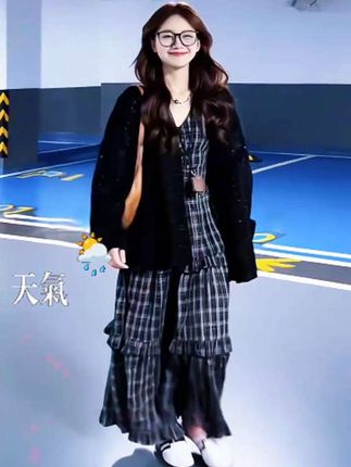 慵懒风连衣裙两件套#酷女孩穿搭 #个性穿搭 #藏肉显瘦穿搭 #潮酷女孩 #梨形身材穿搭