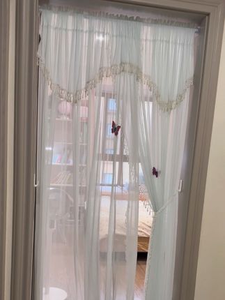 艾莎公主长款门帘真的太漂亮了,仪式感满满的门帘,四个颜色可选,免打孔安装,这是挂在卧室的实拍效果#门帘隔断帘 #浪漫温馨的小窝