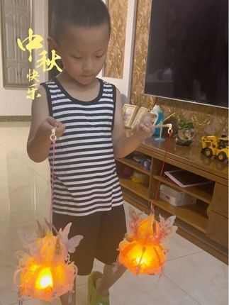 中秋佳节~亲手做一盏古风宫灯点亮团圆夜! 这个节日氛围感满满的活动太好玩了!快给孩子安排上吧~#中秋花灯 #手工花灯 #中秋节 #中秋节手工灯笼