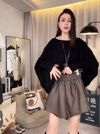 百搭显瘦阔腿短裤女松紧腰a字休闲裤外穿高腰皮短裤女#谁穿谁好看 #面料柔软舒适 #显高显瘦显腿长 #ootd穿搭 #秋季穿搭