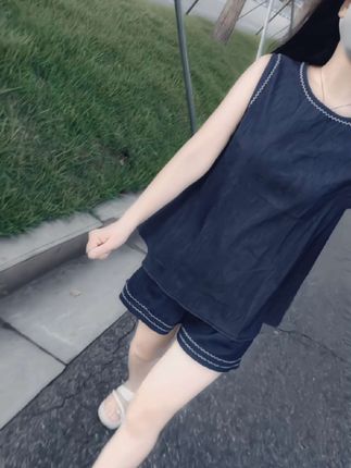 “苦尽甘来不提来时的路,好不起来就销声匿迹,, 无依无靠时,自己就是千军万马……”#穿搭#休闲牛仔套装#穿出自己的风格#谁穿谁好看#夏天新款