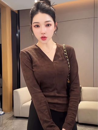 晕染韩版时尚V领长袖T恤女款2025新款洋气减龄宽松百搭休闲上衣#V领长袖T恤#T恤 #宽松减龄 #时尚穿搭 #休闲百搭