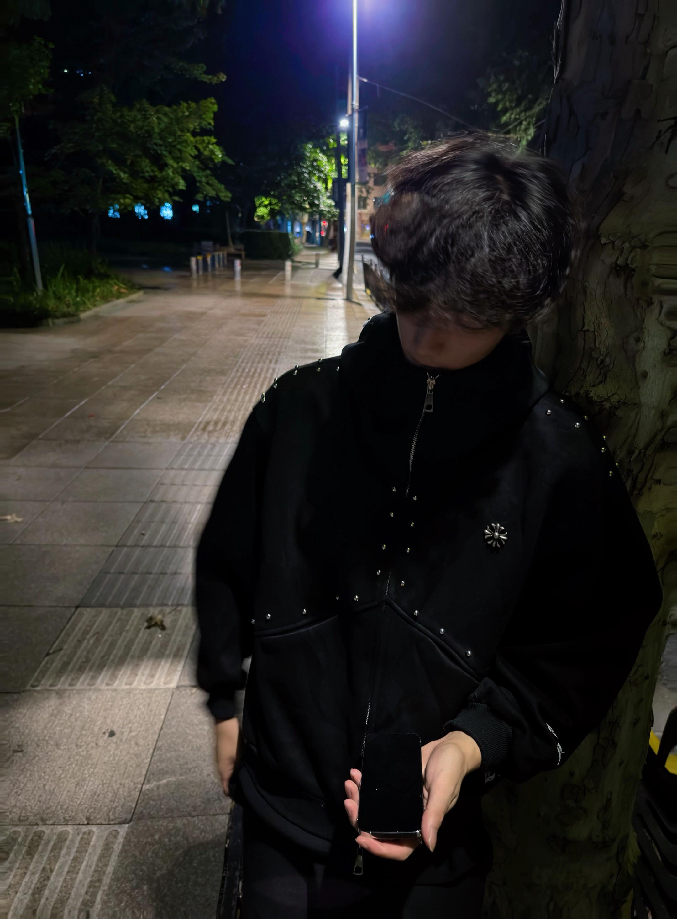 该怎么开口呢 是说天气还是说好想你#卷毛 #氛围感帅哥 #亿万少年bufu