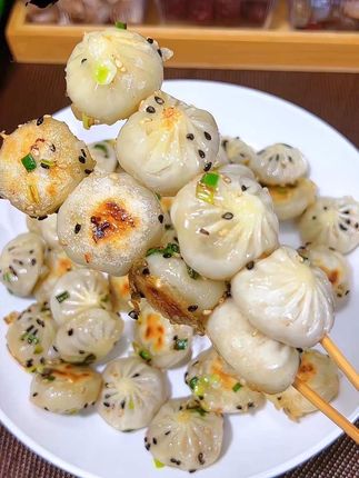 #早餐吃什么 #拇指生煎包 #有手就会 厨房小白也能轻松搞定外焦里嫩 鲜香多汁,一口一个~#太好吃了