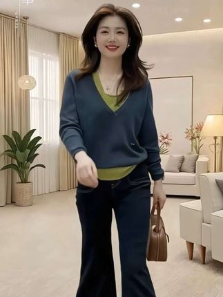 #秋季清冷感白月光穿搭 秋季时尚穿搭2025年新款撞色挂脖假两件针织上衣高腰牛仔裤两件套##早秋穿搭 #时尚穿搭 #洋气减龄 #简约基础穿搭太耐看了
