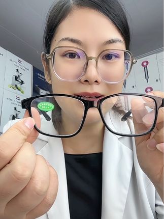 耐磨防刮花的真水晶老花镜,镜片清晰不伤眼#老花镜 #水晶老花镜 #老花镜女时尚洋气 #老花镜怎么选 #老花镜推荐