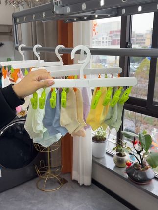 #军训 孩子们新学期要住校了,带上这个#折叠衣架 ,折叠放进包包不占地,晒衣服方便,大夹子还可以晒袜子#开学必备 #好物推荐🔥