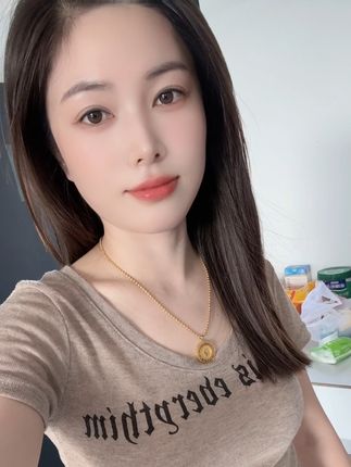 “希望你的底色, 永远都是善良,真诚,勇敢~”