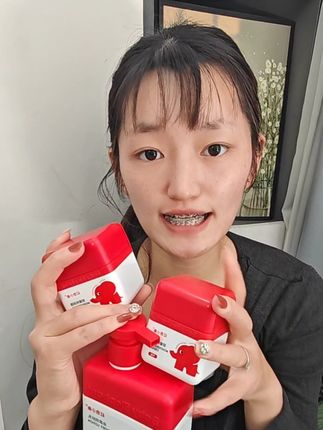 #红色小象特润霜 入秋了家里的面都得换成这个润肤型的了,这个一瓶你全家都可以用,真的非常划算