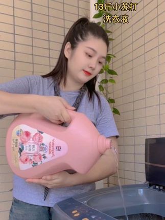 洗脏衣服还得是小苏打洗衣液,加量不加价到手13斤,关键去污能力真的好洗完了衣服啊,香喷喷不含荧光剂母婴可用#小苏打香水洗衣液 #洗衣液#超便宜超划算